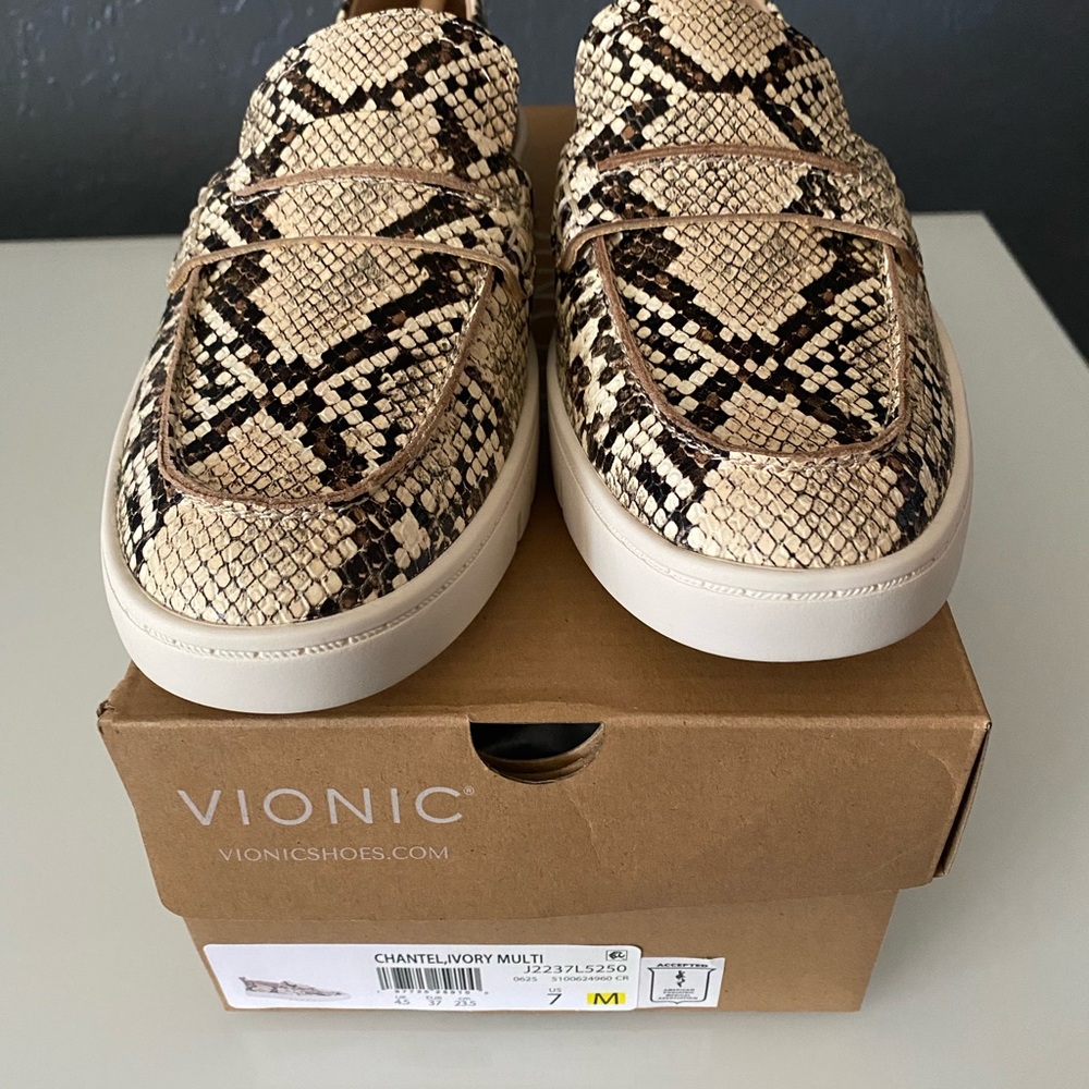 VIONIC - “Chantel” Ivory Multi Loafers, Women’s Sz 7M - Picture 3 of 4